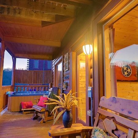 A Natural High Pigeon Forge Exterior photo